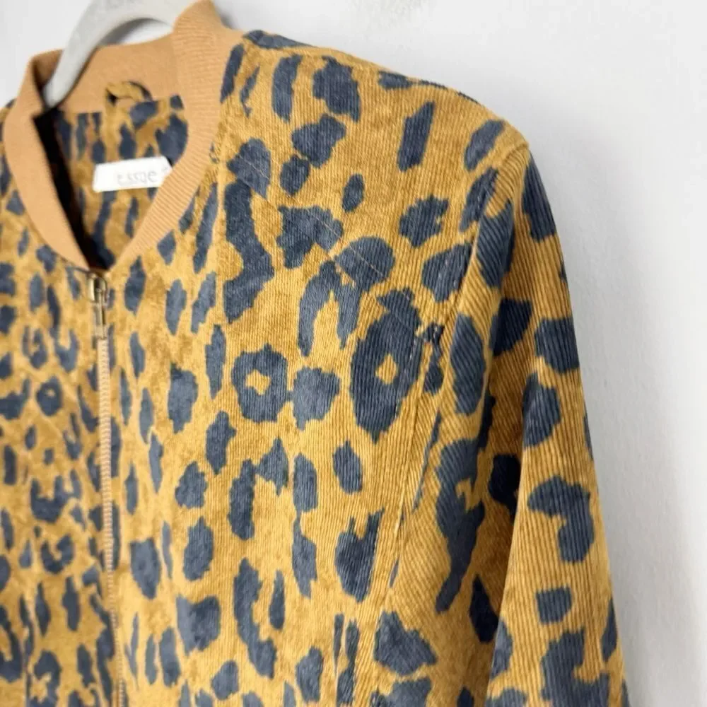 Essue | Animal Print Textured Semi Crop Zip Front Jacket Women’s Size Medium